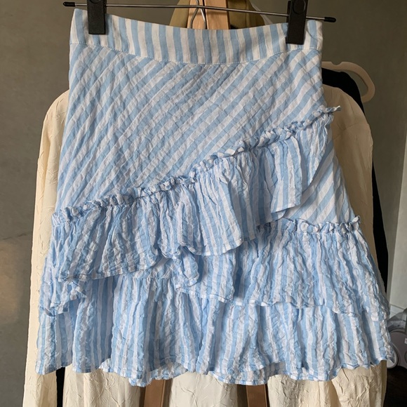 H&M Dresses & Skirts - Ruffle skirt
